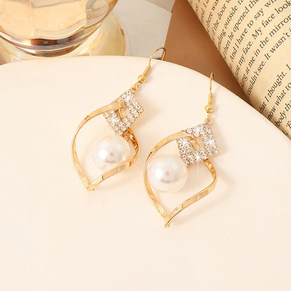 New 2025 Women's Fashionable Temperamental All-match Earrings